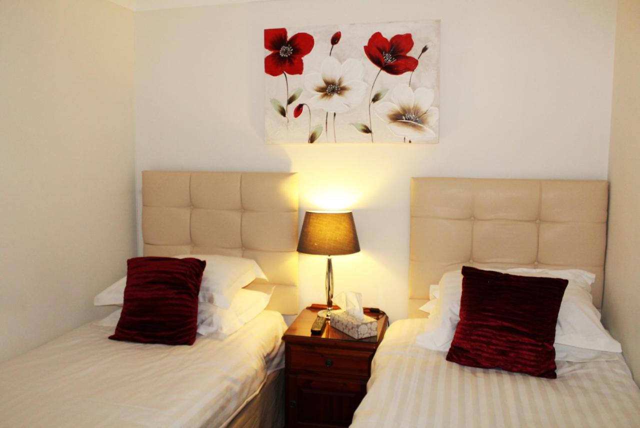 The Lion Hotel Buckden  ภายนอก รูปภาพ